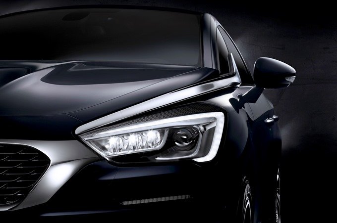 DS 5 restylée - détail bloc optique avant