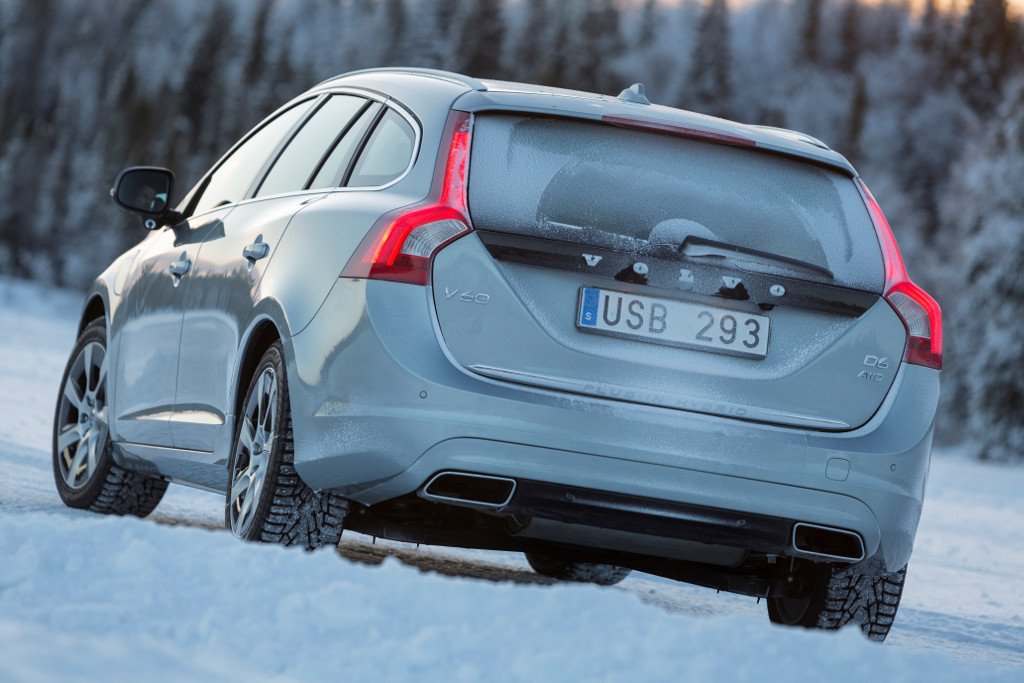 Volvo V60 Plug In Hybrid sur la neige