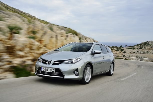 Toyota Auris Touring Sports - vue dynamique 3/4 avant
