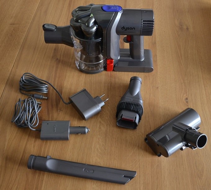Dyson DC43H Car + Boat, aspirateur, chargeur secteur, prise allume-cigares, mini-brosse motorisée, suceur
