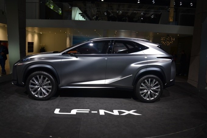 Lexus LF-NX - vue de profil
