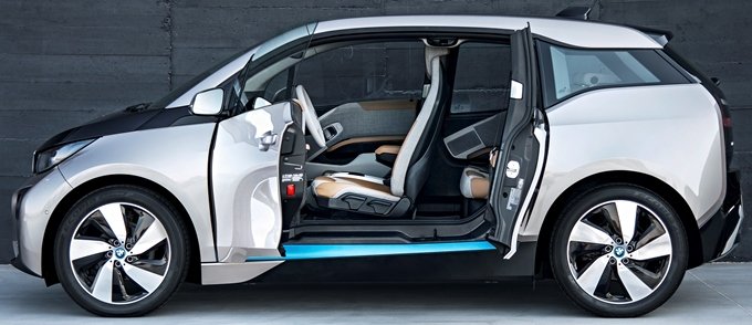BMW i3 - vue de profil, portières ouvertes