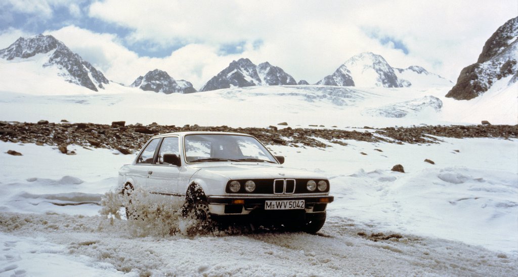 BMW 325 iX à la montagne