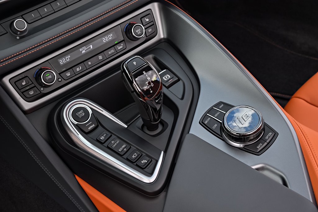 BMW i8 - console centrale - boutons de sélection des modes de conduite