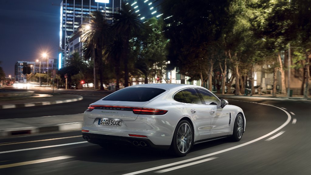 Porsche Panamera Turbo S E-Hybrid - vue de trois quart arrière