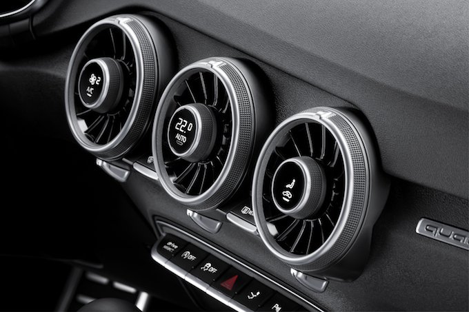 Audi TT coupé - boutons de commande intégrés dans les aérateurs