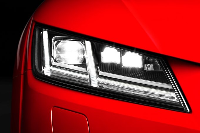 Audi TT coupé - détails des phares avant à LED