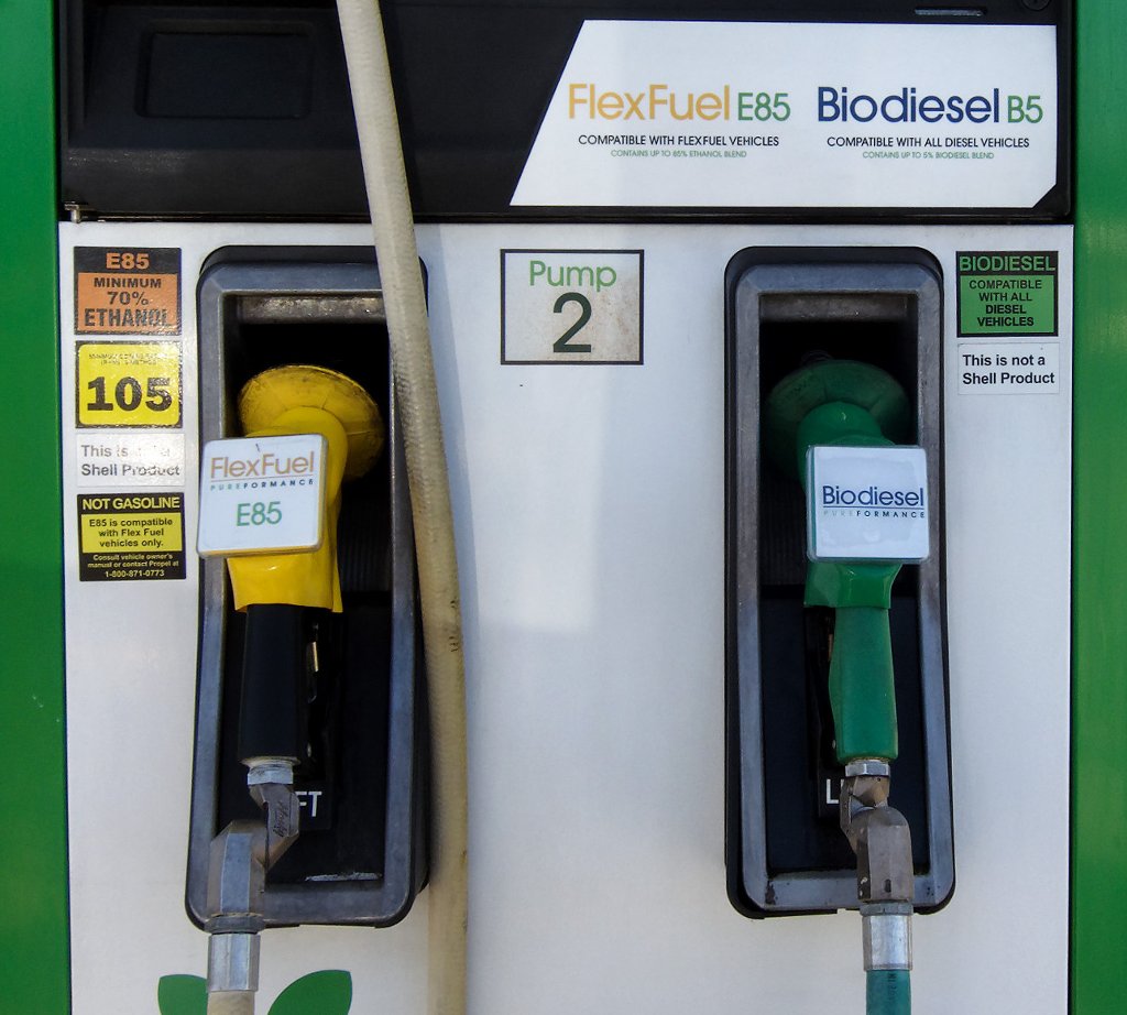 pompe à essence superethanol E85 biodiesel B5 / pxhere