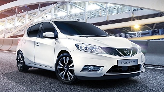 Nissan Pulsar - vue de face